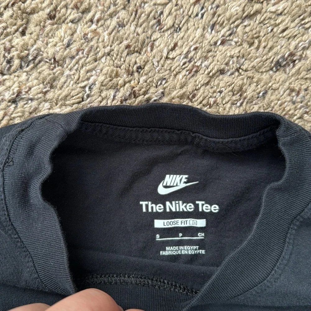 Nike Women’s Loose Fit Tee Size S